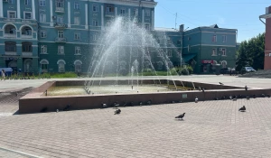 Фонтан возле ТЦ «Россия». 