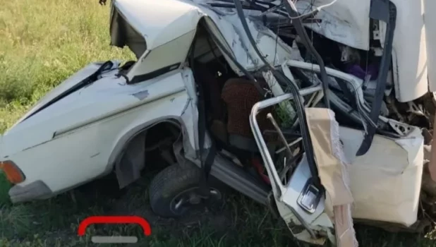На алтайской трассе в страшном ДТП погиб водитель «Волги».