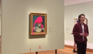 В Монреале экоактивист облил краской полотно Пабло Пикассо.