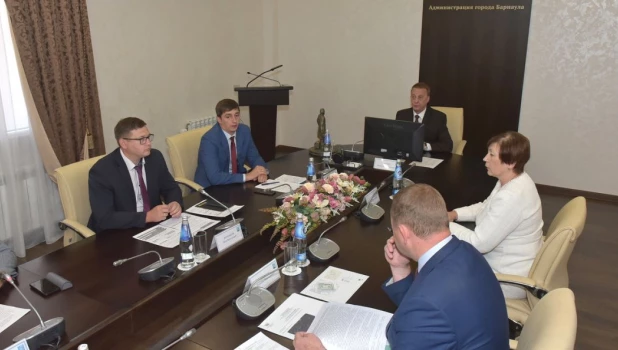 Совещание по вопросам установки памятных знаков в центральной части города и благоустройства прилегающих территорий.