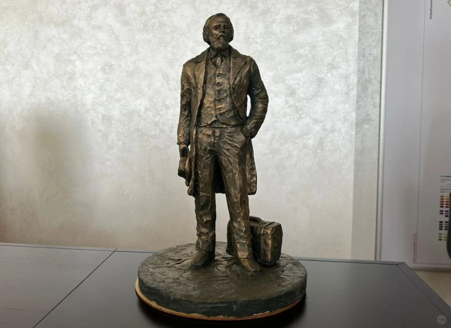Макет памятника писателю Федору Достоевскому.