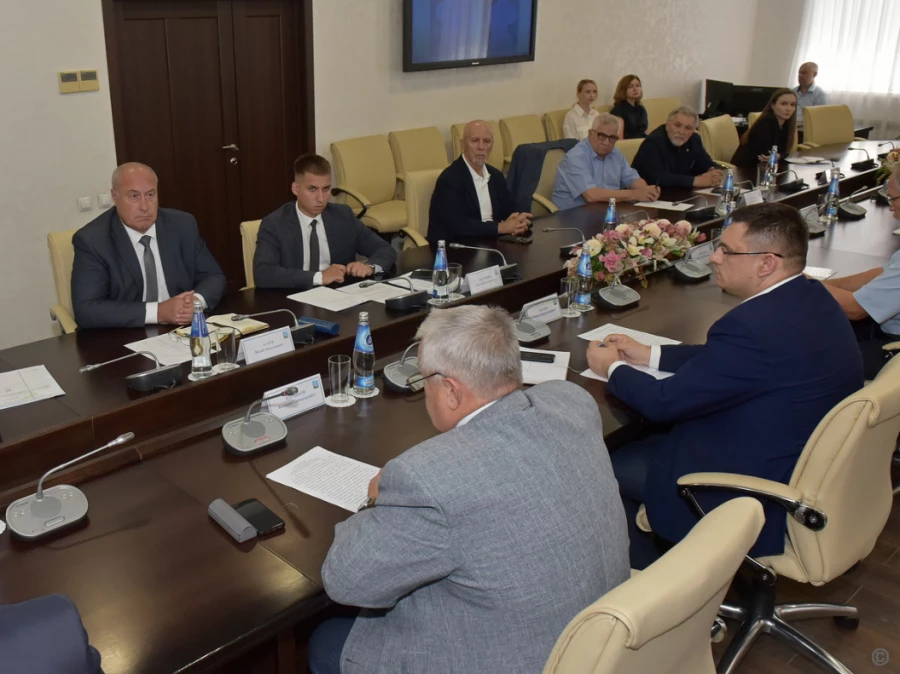 Совещание по вопросам установки памятных знаков в центральной части города и благоустройства прилегающих территорий.