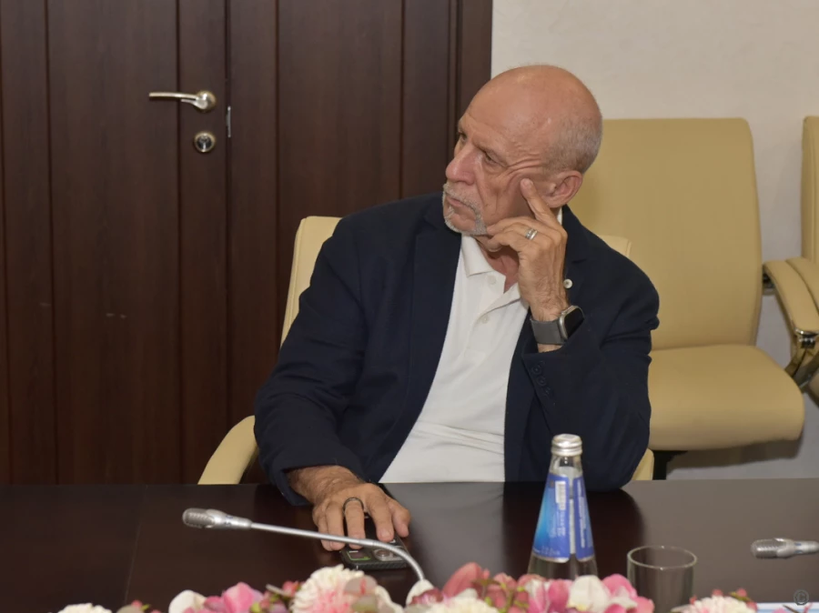 Совещание по вопросам установки памятных знаков в центральной части города и благоустройства прилегающих территорий.