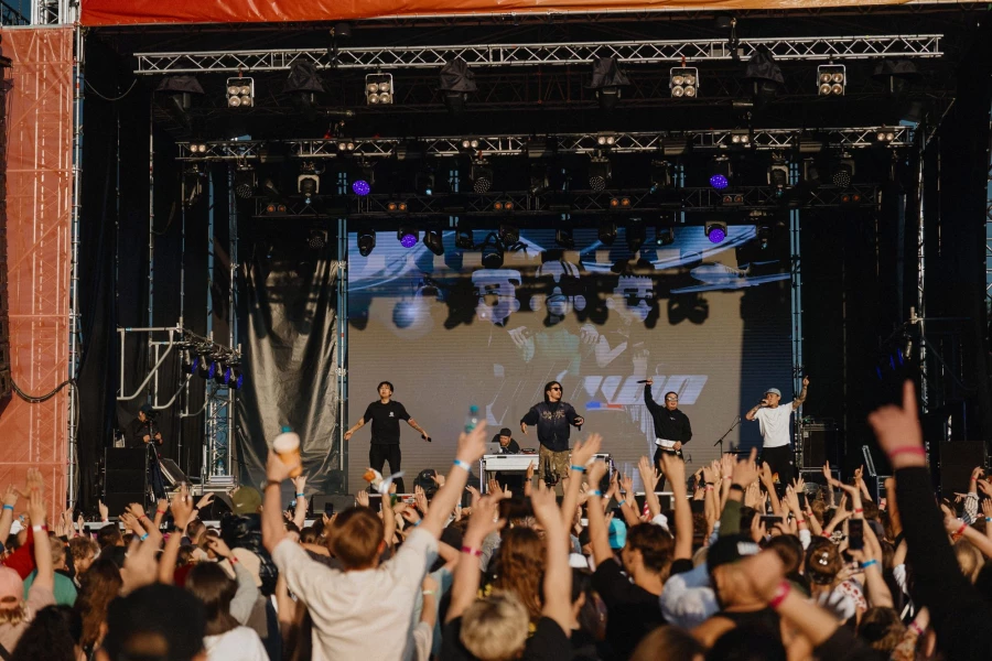 Музыка заряжала гостей фестиваля «ГРАНЬ» энергией.