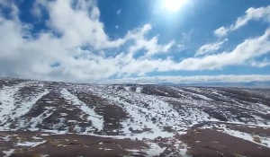 Самая сухая пустыня Атакама в Чили внезапно покрылась снежным ковром.