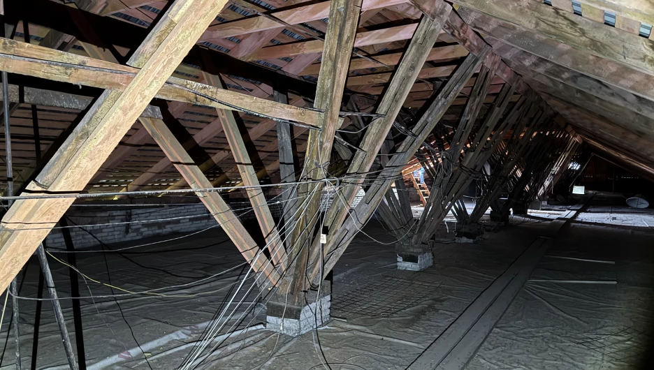 Крыша многоквартирного дома на ул. Песчаной, 76