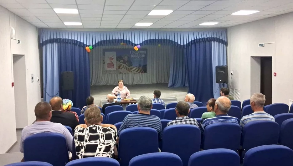 Встречи Евгении Боровиковой с жителями Крутихинского района.