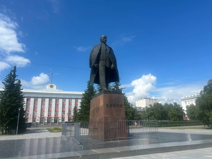 Памятник Владимиру Ленину. 