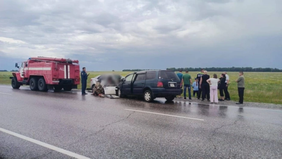 В страшном ДТП на Алтае погибло шесть человек