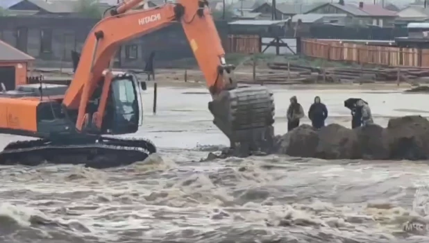 В Забайкалье эвакуируют жителей из-за подъема уровня воды.