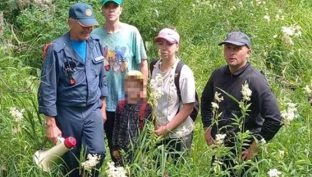 Пропавшую на горе Синюха семью нашли. Все туристы живы и здоровы