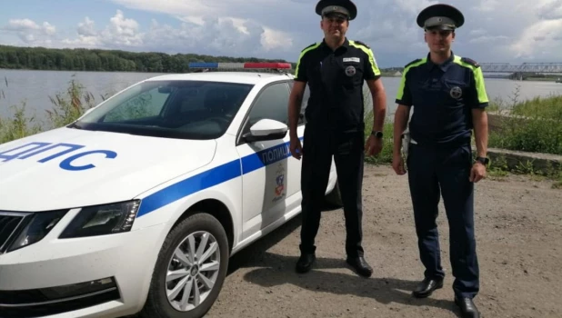 Гаишники спасли двушку от эпилепсии в Алтайском крае