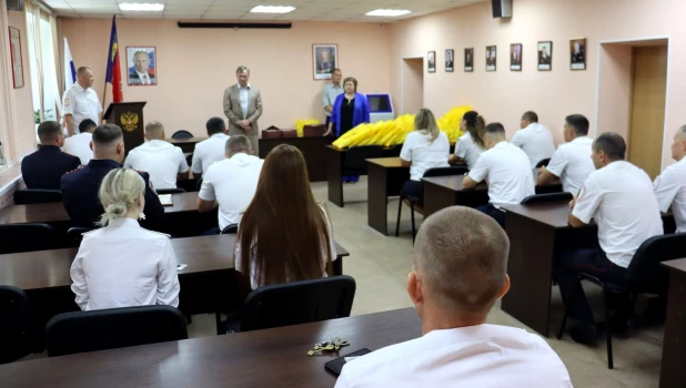 Александр Терентьев поблагодарил за труд сотрудников алтайской ГАИ.