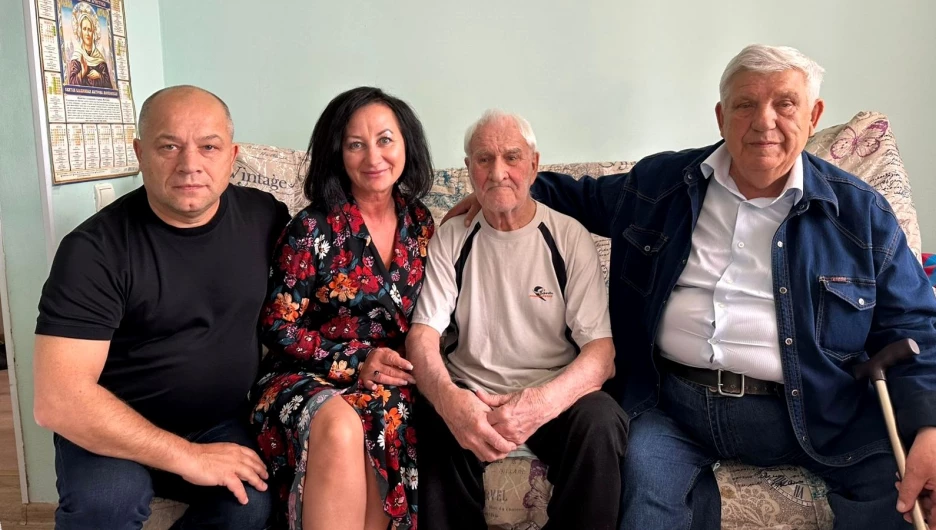 Алтайская краевая организация профсоюза строителей РФ поздравила Владимира Дмитриевича Шмакова с 95-летним юбилеем.