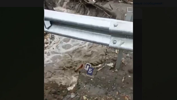 Вновь смыло временную переправу через Пивоварку.