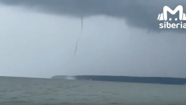 Смерч прошелся над Обским морем в выходные