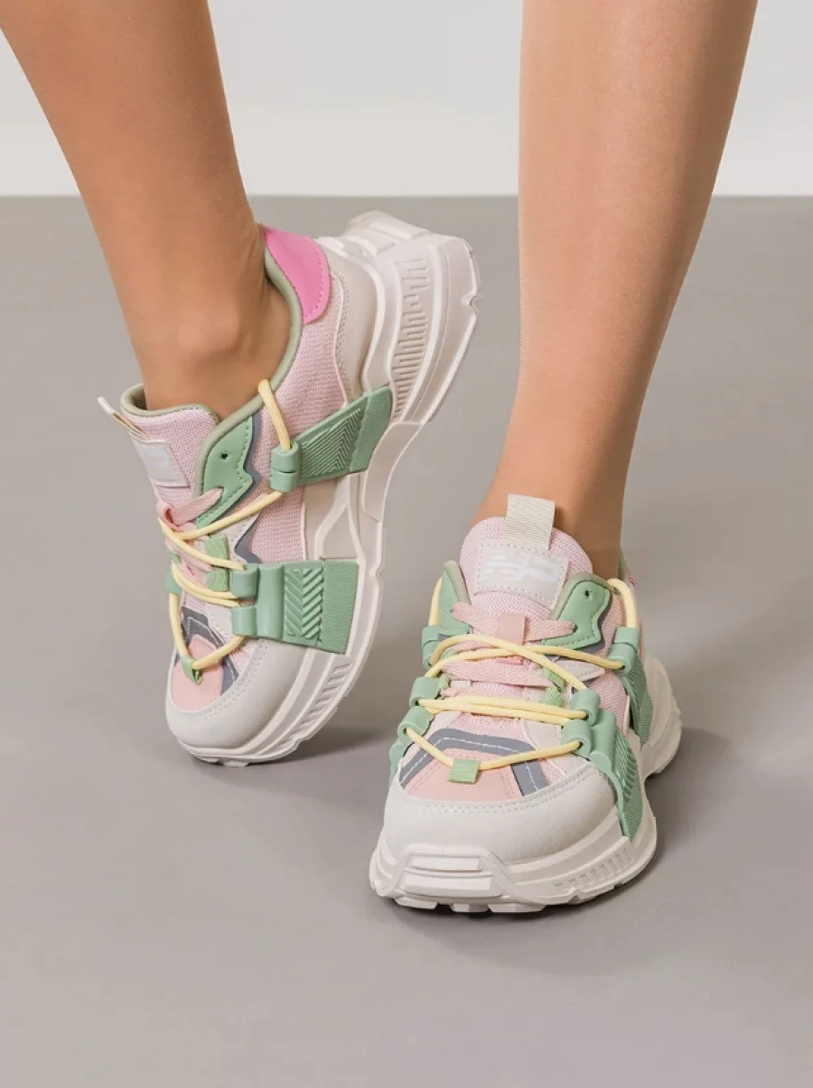 Какие кроссовки популярны этим летом