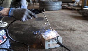 Ручная лазерная сварка.