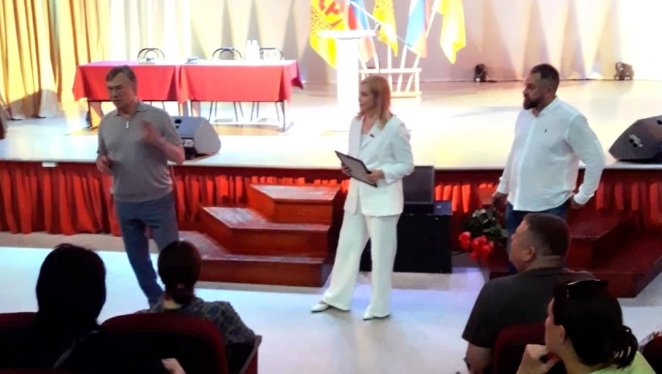 Встреча депутата Александра Терентьева с жителями Новоалтайска.
