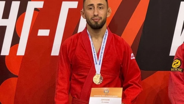 Барнаульский борец впервые в истории выиграл медаль российского чемпионата по грепплингу.