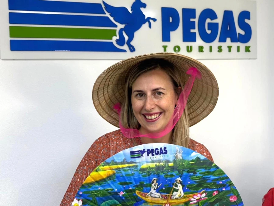 Сотрудник «Пегас-Туристик».