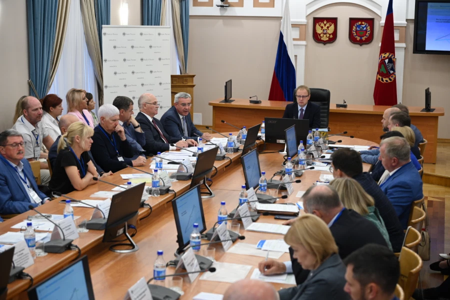 Коммуникационная сессия, посвященная актуальным вопросам денежно-кредитной политики, прошла в правительстве Алтайского края 9 июля 2025 года.