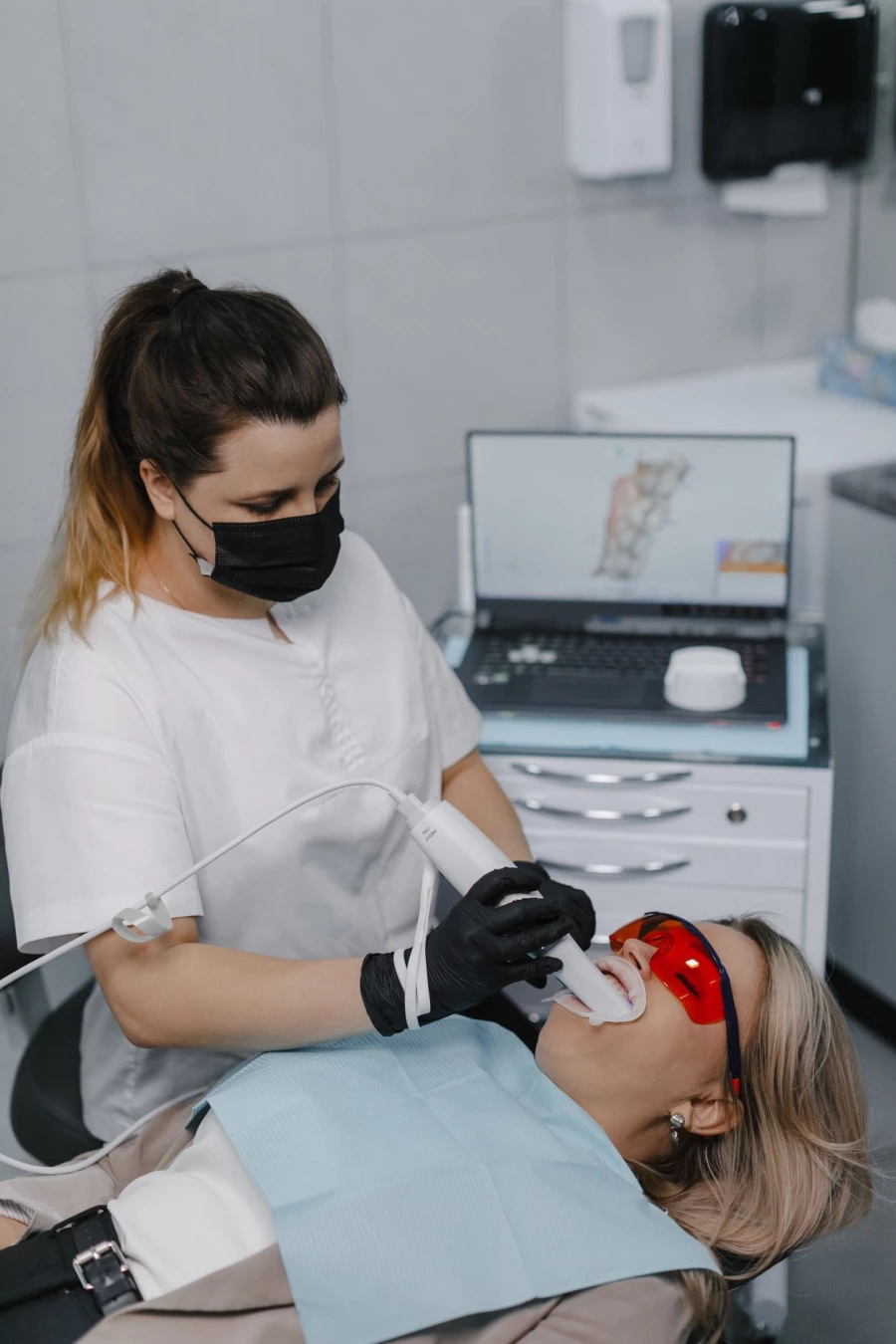 Прием пациента в стоматологической клинике Dent Studio.