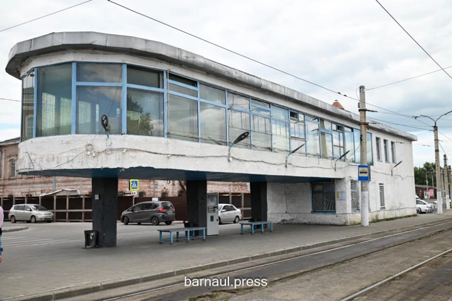 Барнаул готовится демонтировать легендарное трамвайное кольцо на площади Свободы.