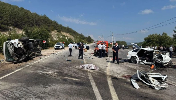 Пять девушек погибли в жестком ДТП, когда ехали на отдых к морю.