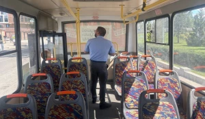 Барнаульских перевозчиках оштрафовали за грязные автобусы