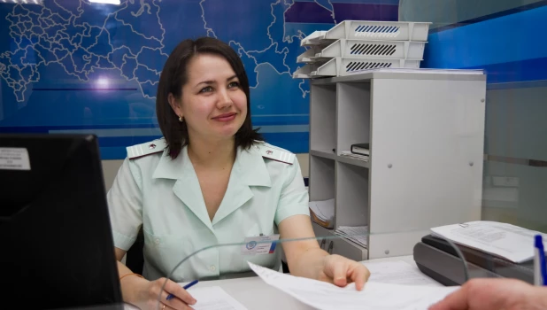 В налоговой службе. Налоги.