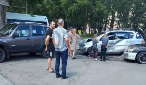 Серьезное ДТП случилось на Докучаево в Барнауле