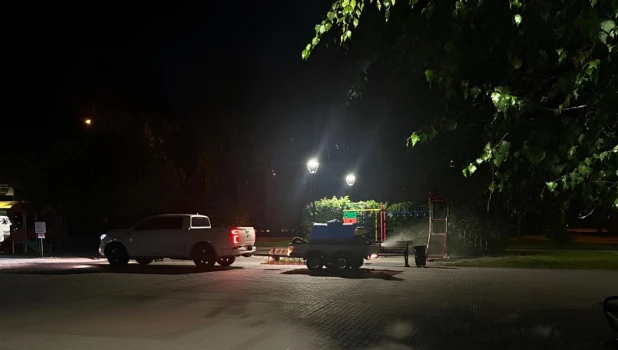 В Барнауле обрабатывают общественные территории от комаров