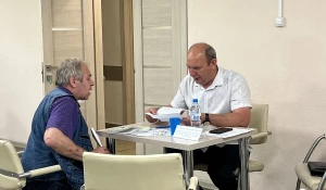 В четверг 10 июля барнаульцы смогли прийти в Семейный МФЦ на прием за бесплатной консультацией сотрудников государственного юридического бюро.