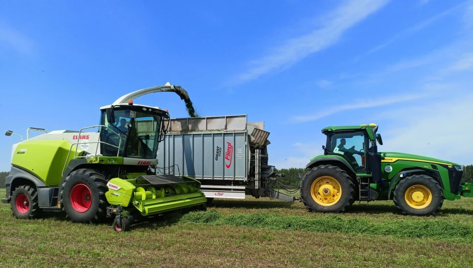 Сельхозпредприятие «Блиновское» провело первый укос люцерны.