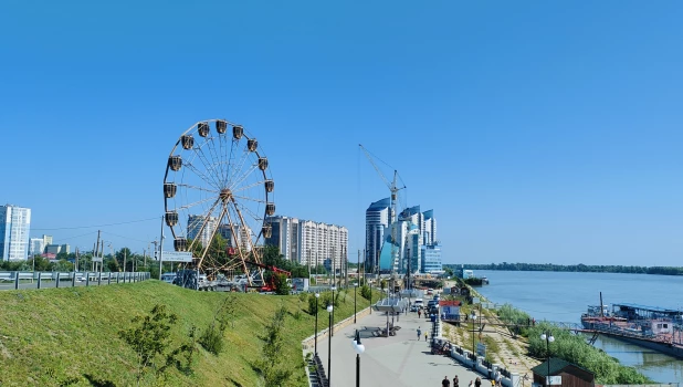 Колесо обозрения в Барнауле. 