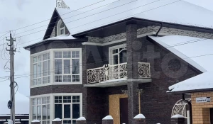 Резной «дворец» продается в Барнауле за 60 млн рублей