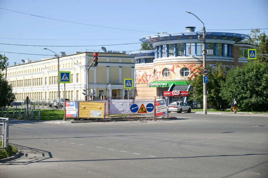 Модернизацией тепловой сети на улице Профинтерна. 