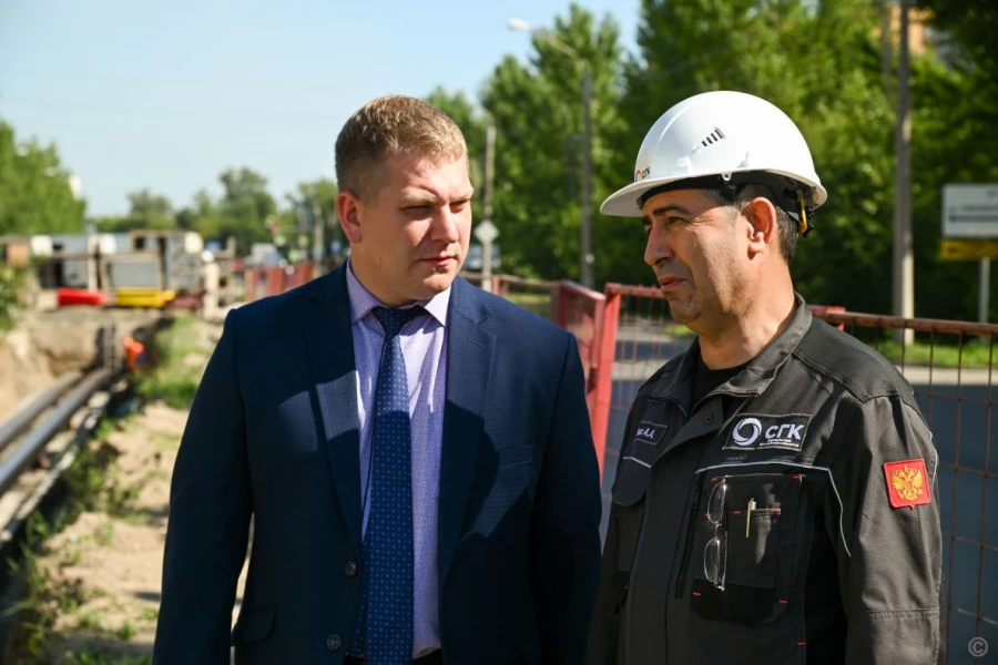 Модернизацией тепловой сети на улице Профинтерна. 