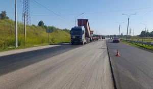 Дорожники начали асфальтировать Правобережный тракт.