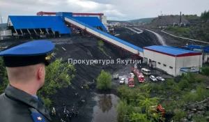 Автобус упал с обрыва в Якутии.