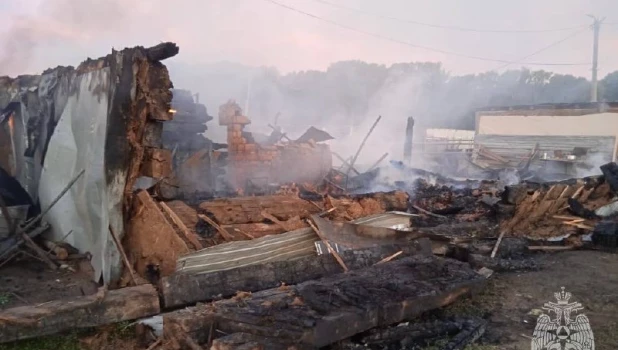 В Оренбургской области погибли пять человек сильном пожаре.