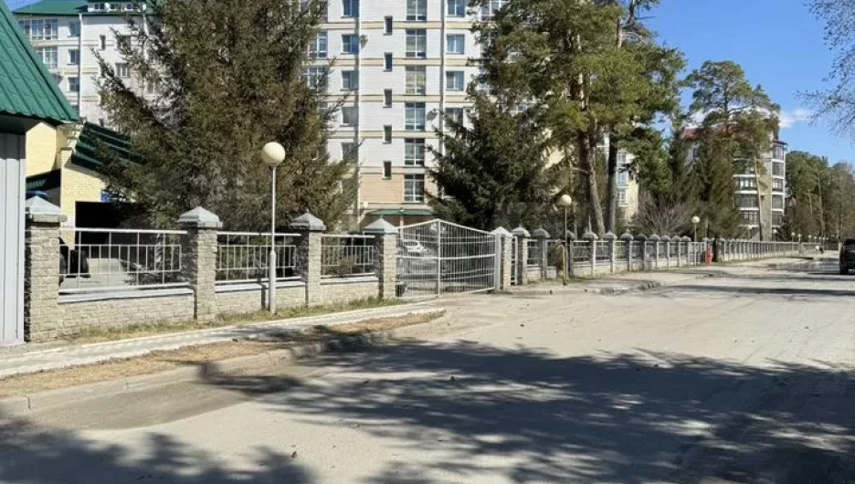 Коттедж «скрытый от глаз людских» продают в Барнауле
