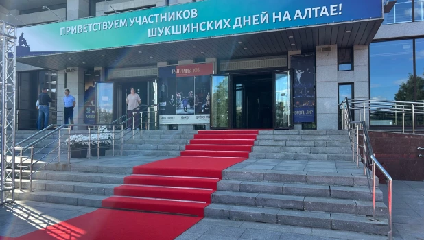 Шукшинский кинофестиваль открылся в Барнауле под палящим солнцем