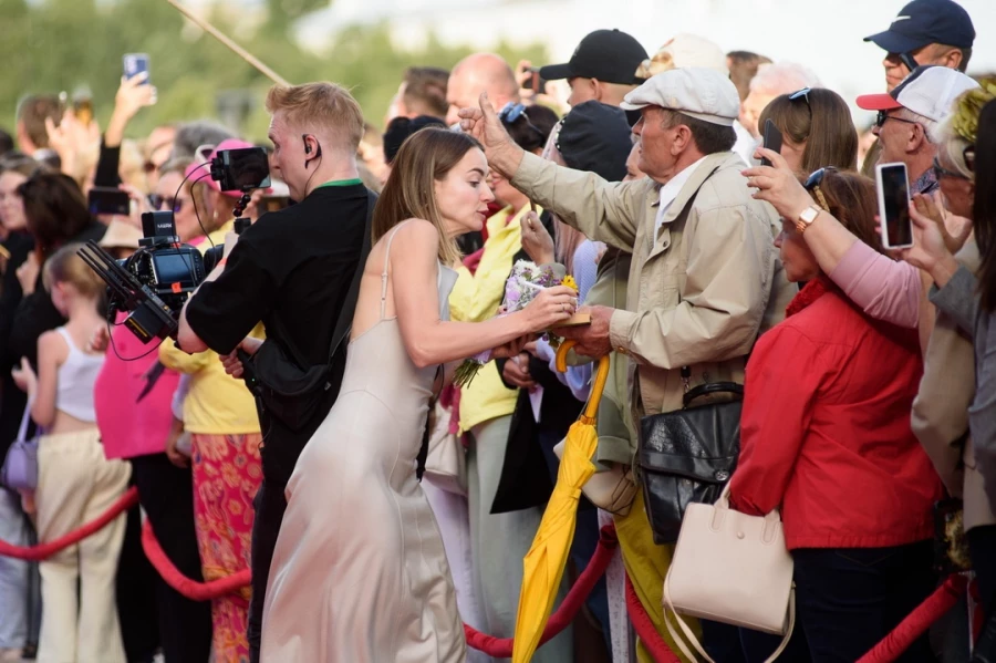 Открытие Шукшинского кинофестиваля. Столкновение на дорожке.