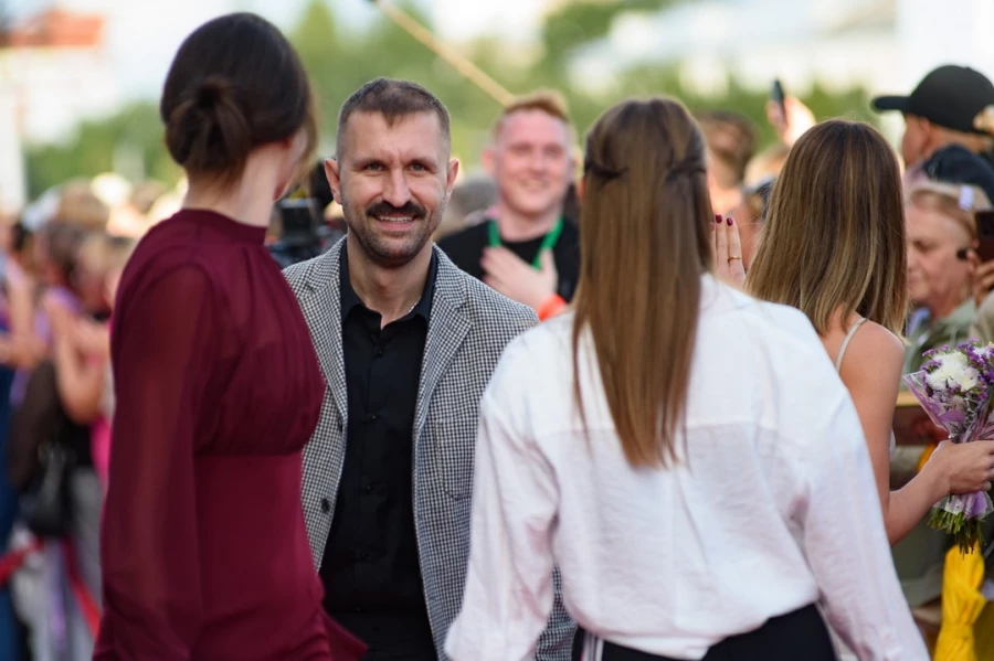 Открытие Шукшинского кинофестиваля. Столкновение на дорожке.