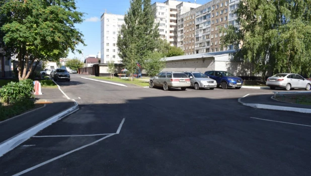 В Барнауле благоустраивают дворы в Индустриальном районе