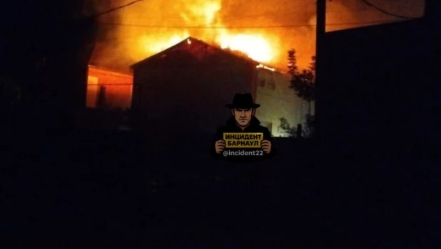 Сгорел крупный магазин в самом центре алтайского села