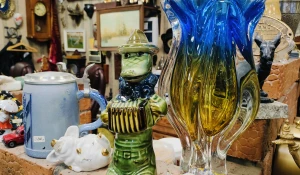 Антикварный магазин «Тавюр». Крокодил Гена