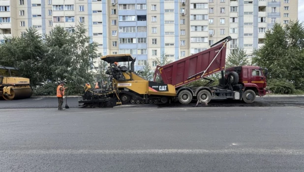 Масштабный ремонт дорог продолжается в Барнауле
